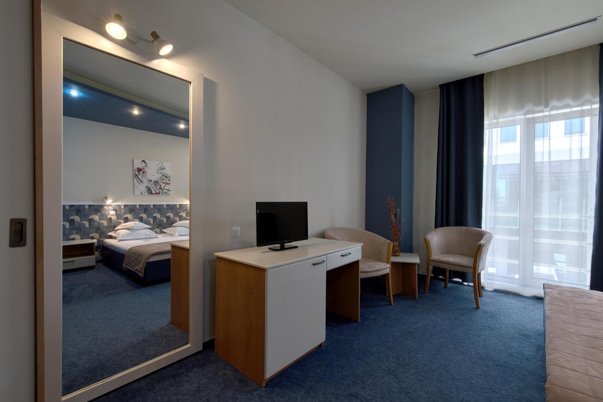 Hotel Torontal Timisoara Ngoại thất bức ảnh