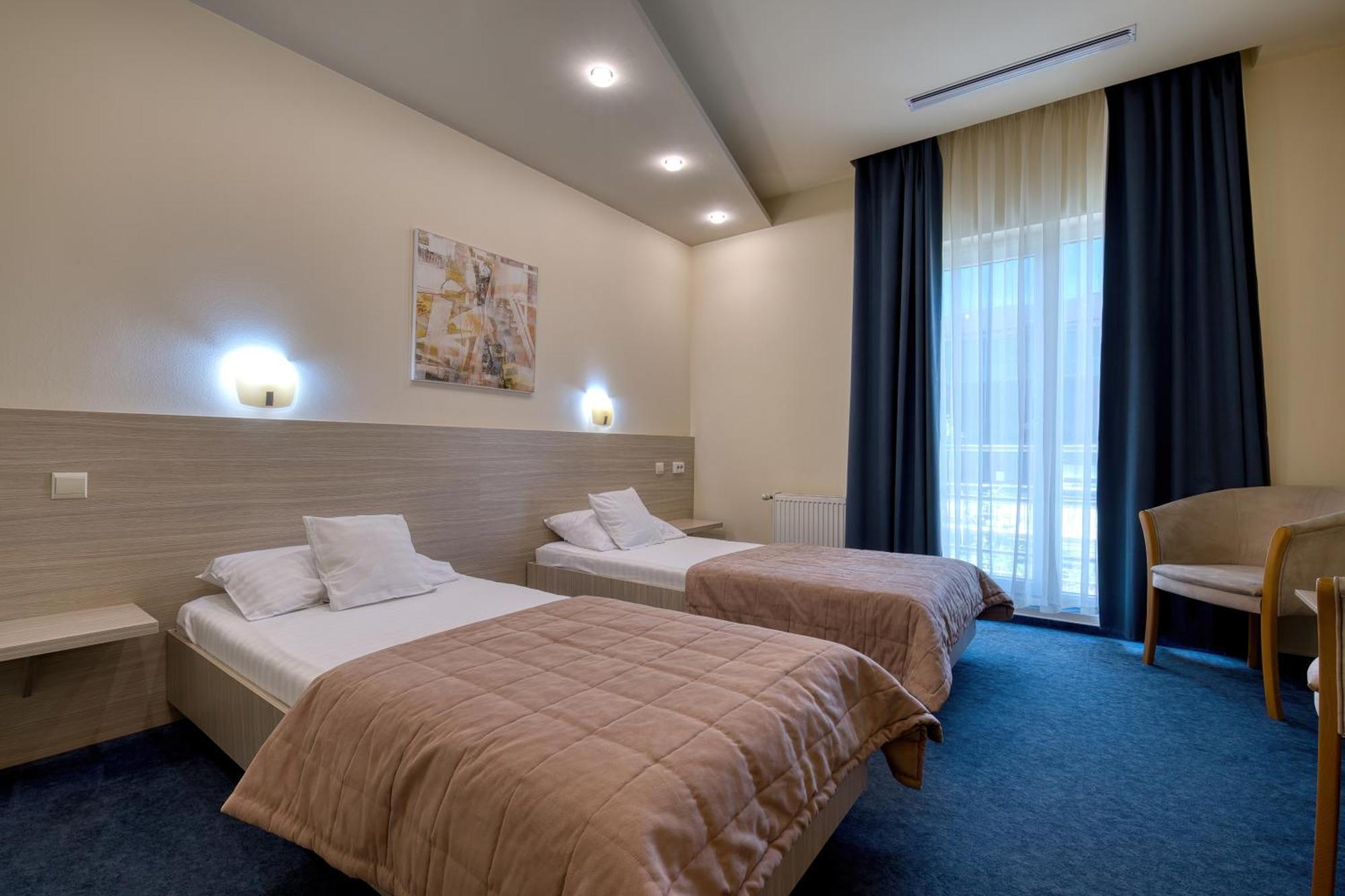 Hotel Torontal Timisoara Ngoại thất bức ảnh