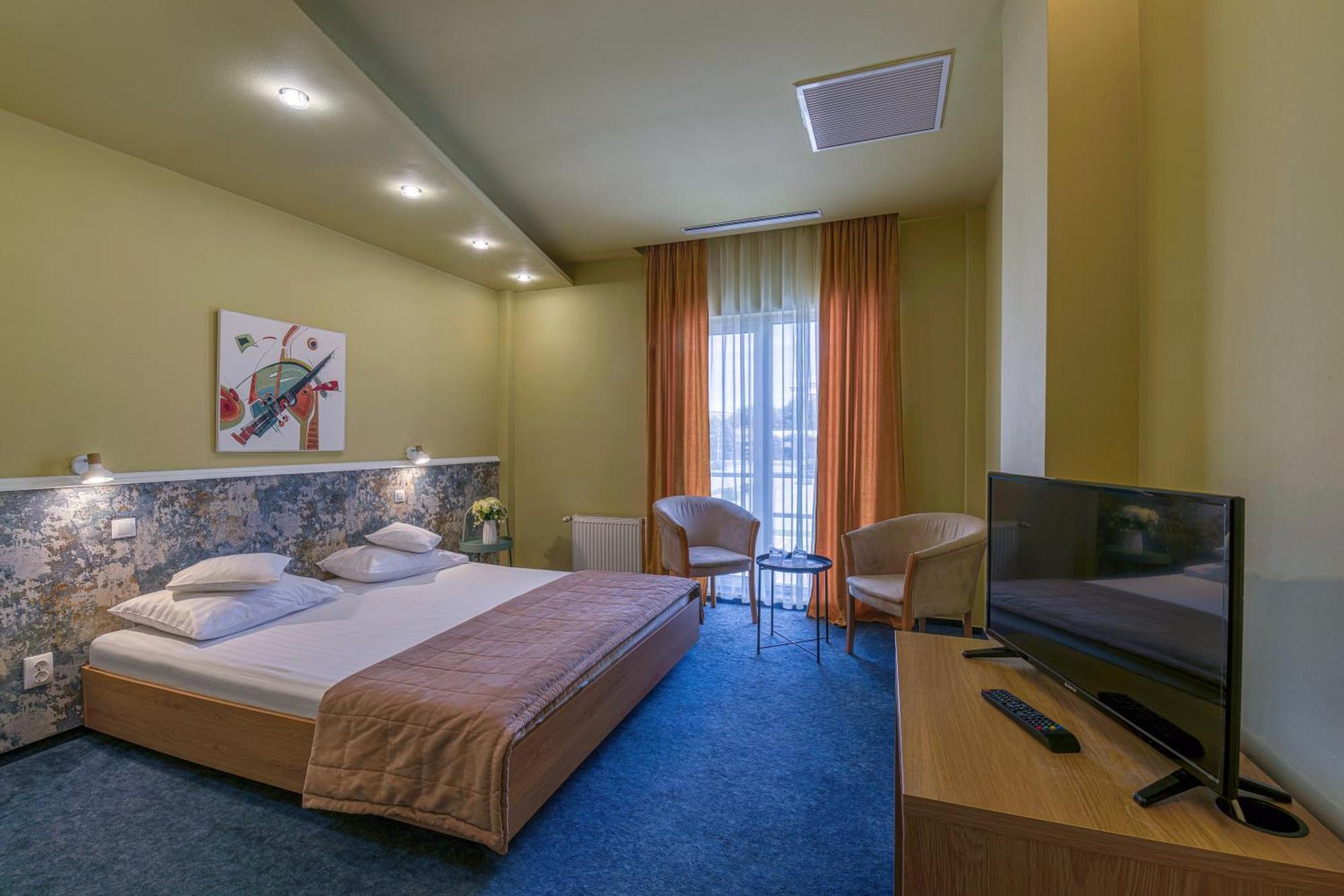 Hotel Torontal Timisoara Ngoại thất bức ảnh
