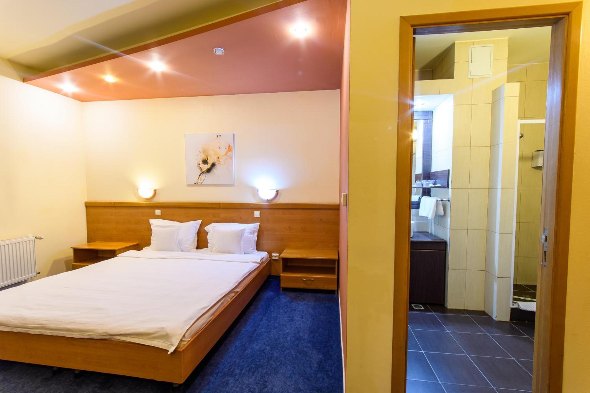 Hotel Torontal Timisoara Ngoại thất bức ảnh