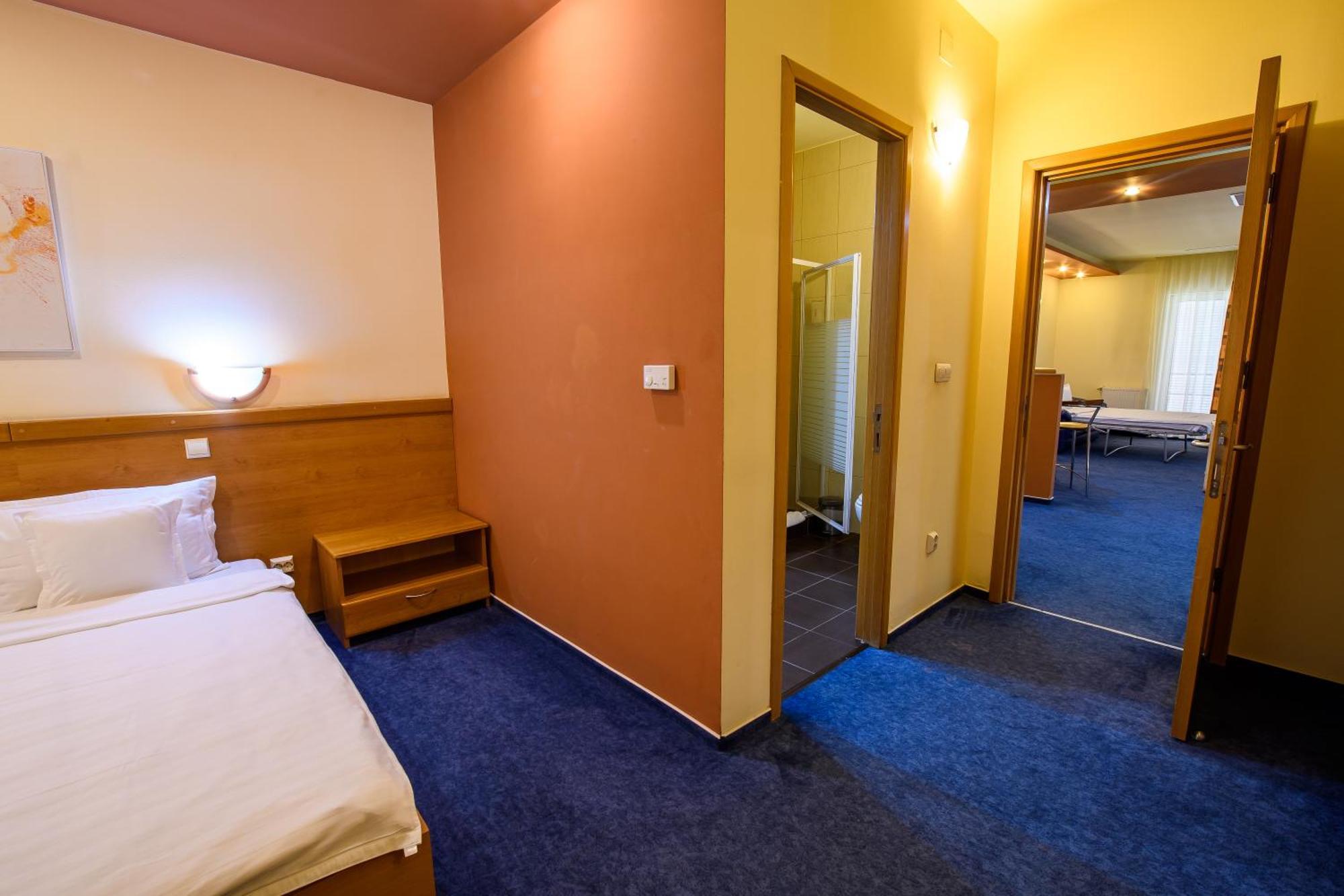 Hotel Torontal Timisoara Ngoại thất bức ảnh