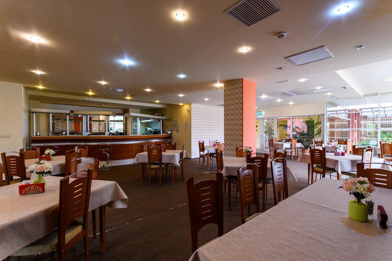 Hotel Torontal Timisoara Ngoại thất bức ảnh