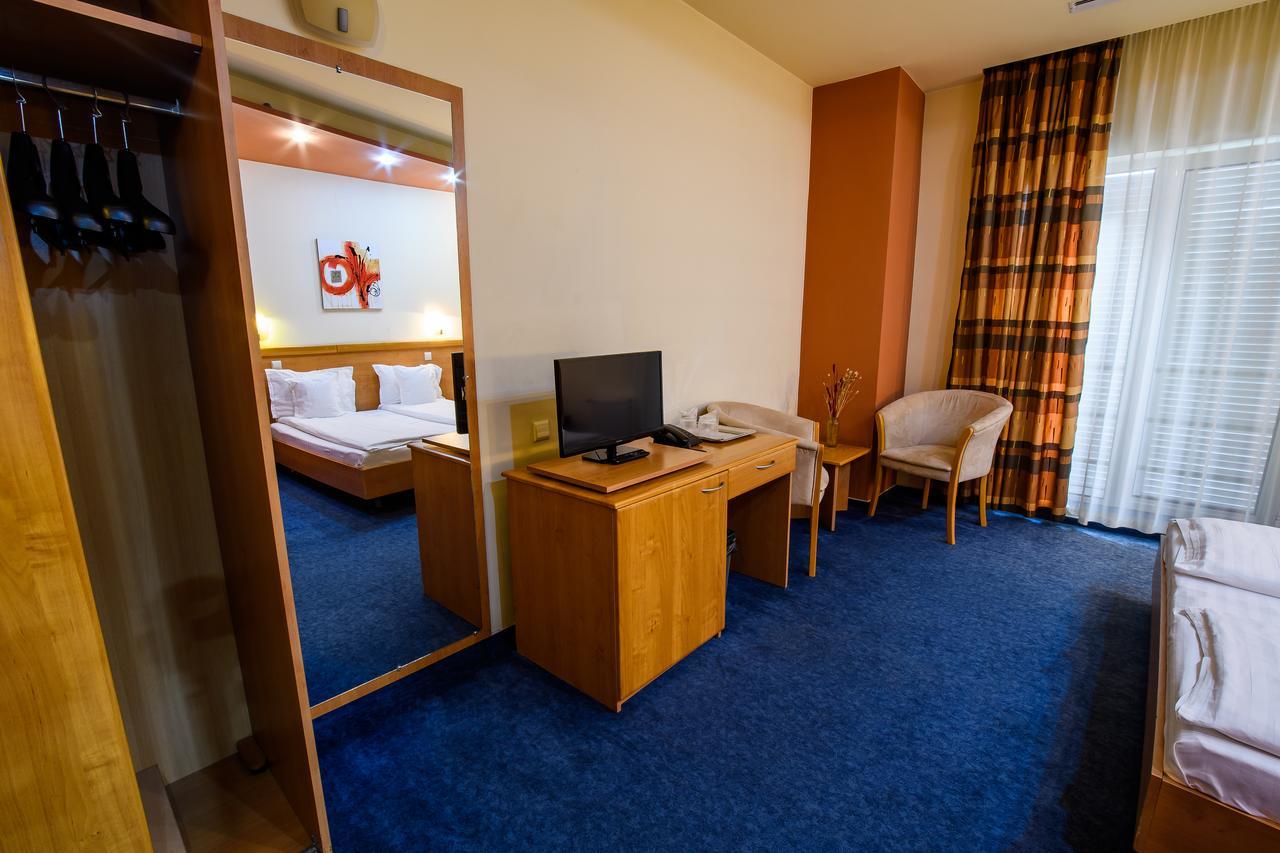 Hotel Torontal Timisoara Ngoại thất bức ảnh