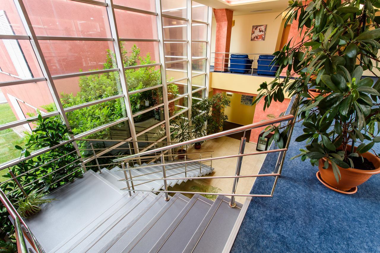 Hotel Torontal Timisoara Ngoại thất bức ảnh