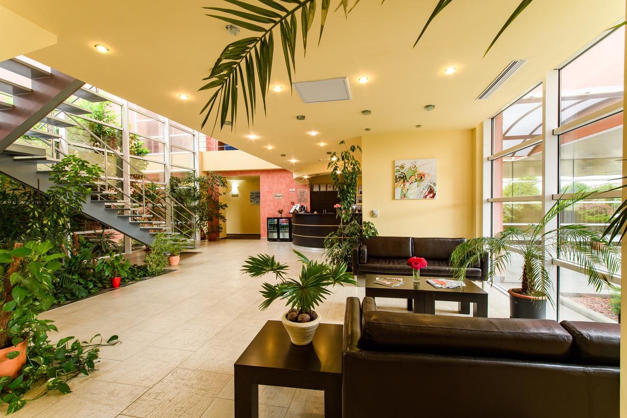 Hotel Torontal Timisoara Ngoại thất bức ảnh