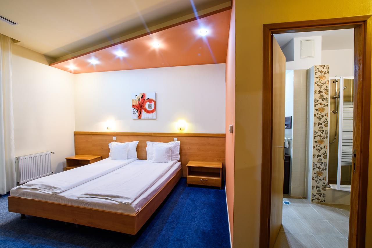 Hotel Torontal Timisoara Ngoại thất bức ảnh